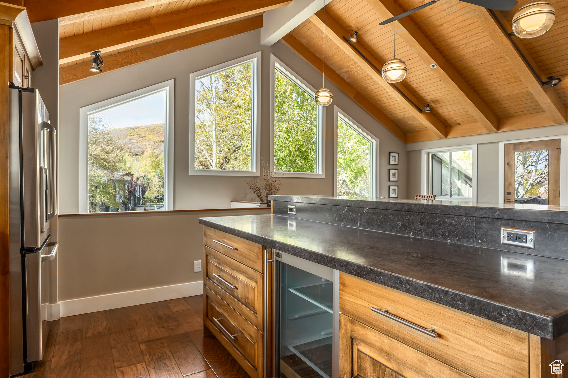 QUEEN ESTHER - Residential