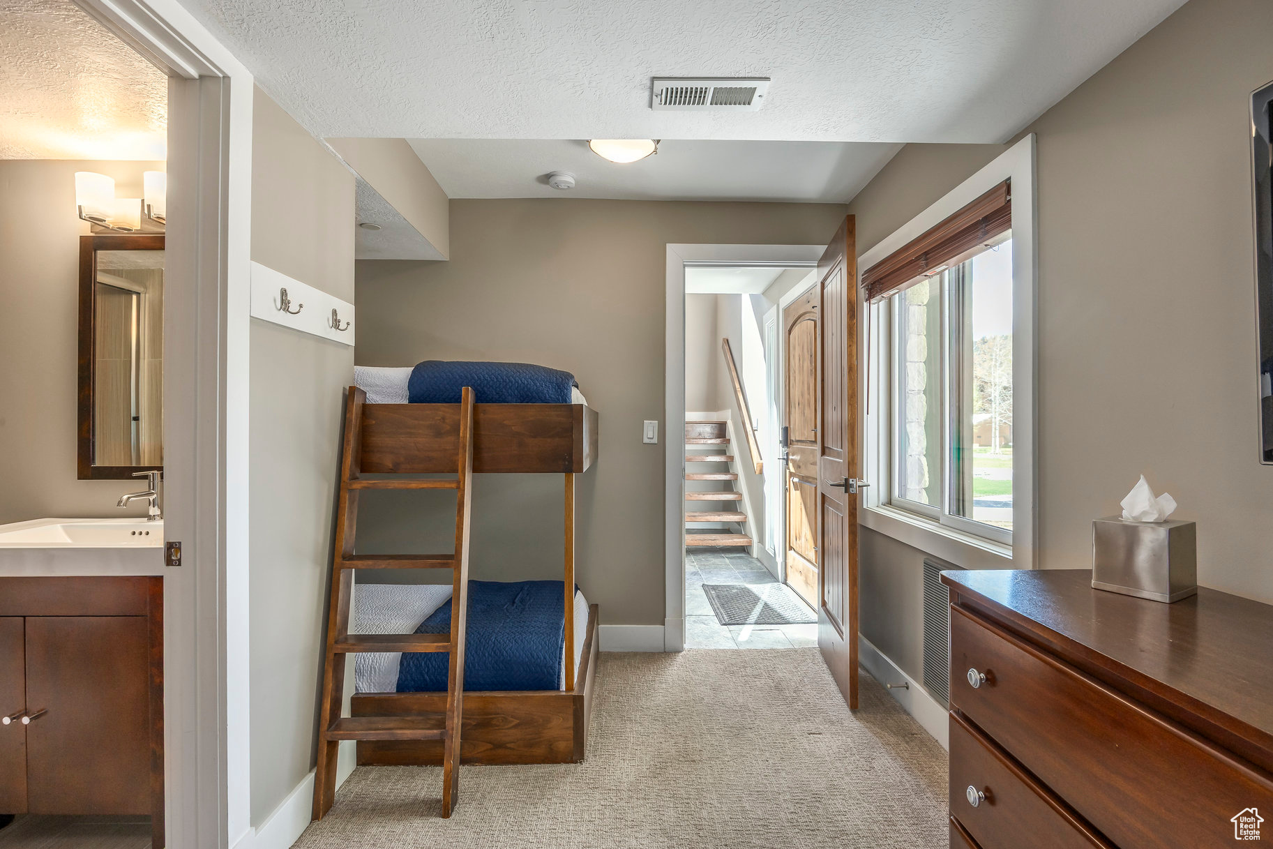 QUEEN ESTHER - Residential