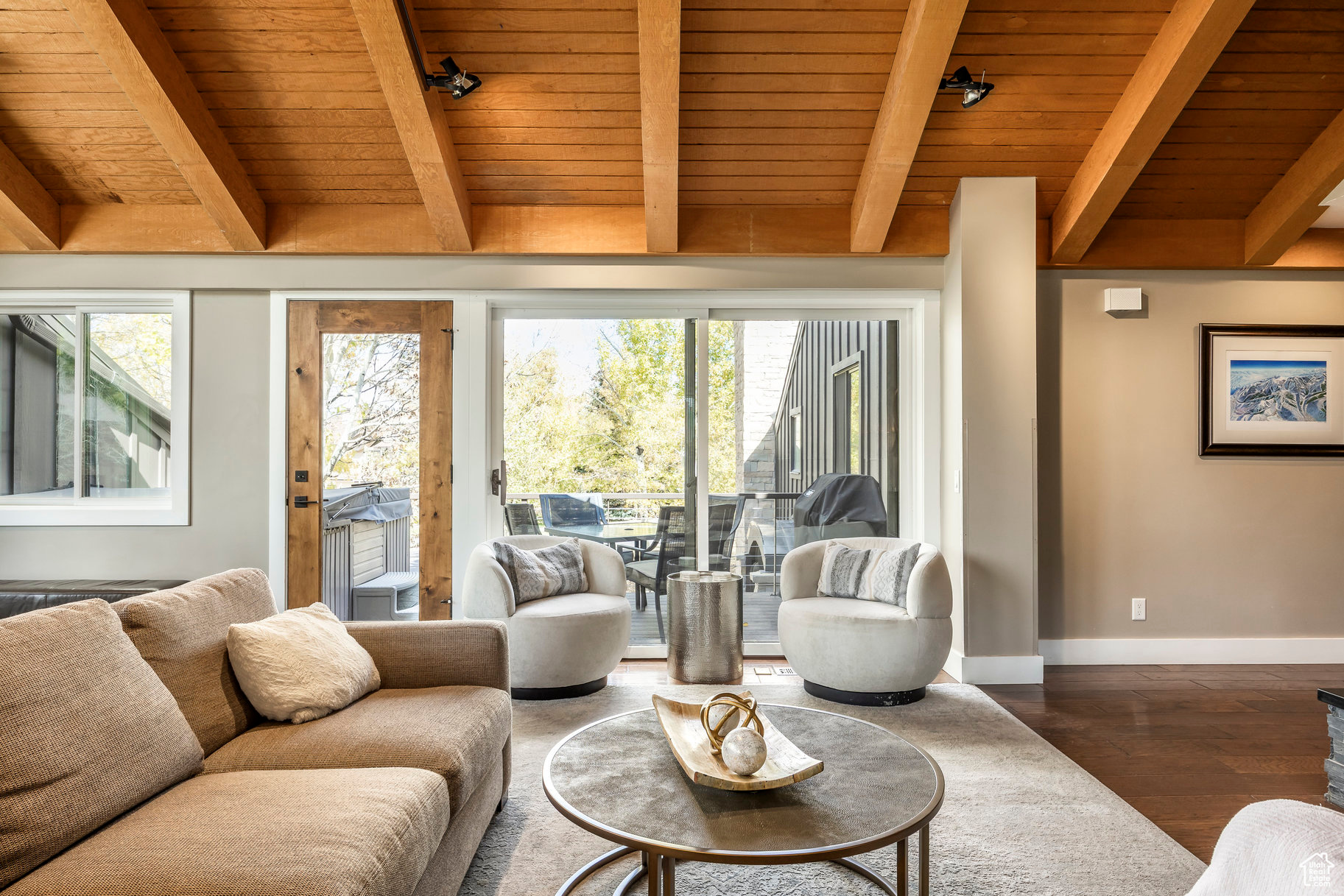 QUEEN ESTHER - Residential