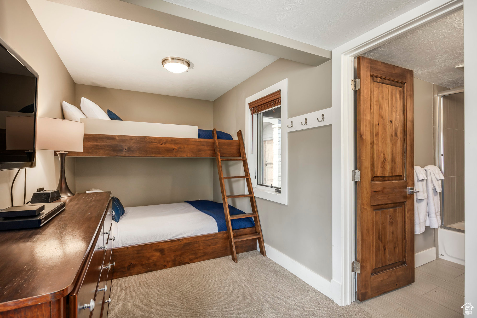 QUEEN ESTHER - Residential