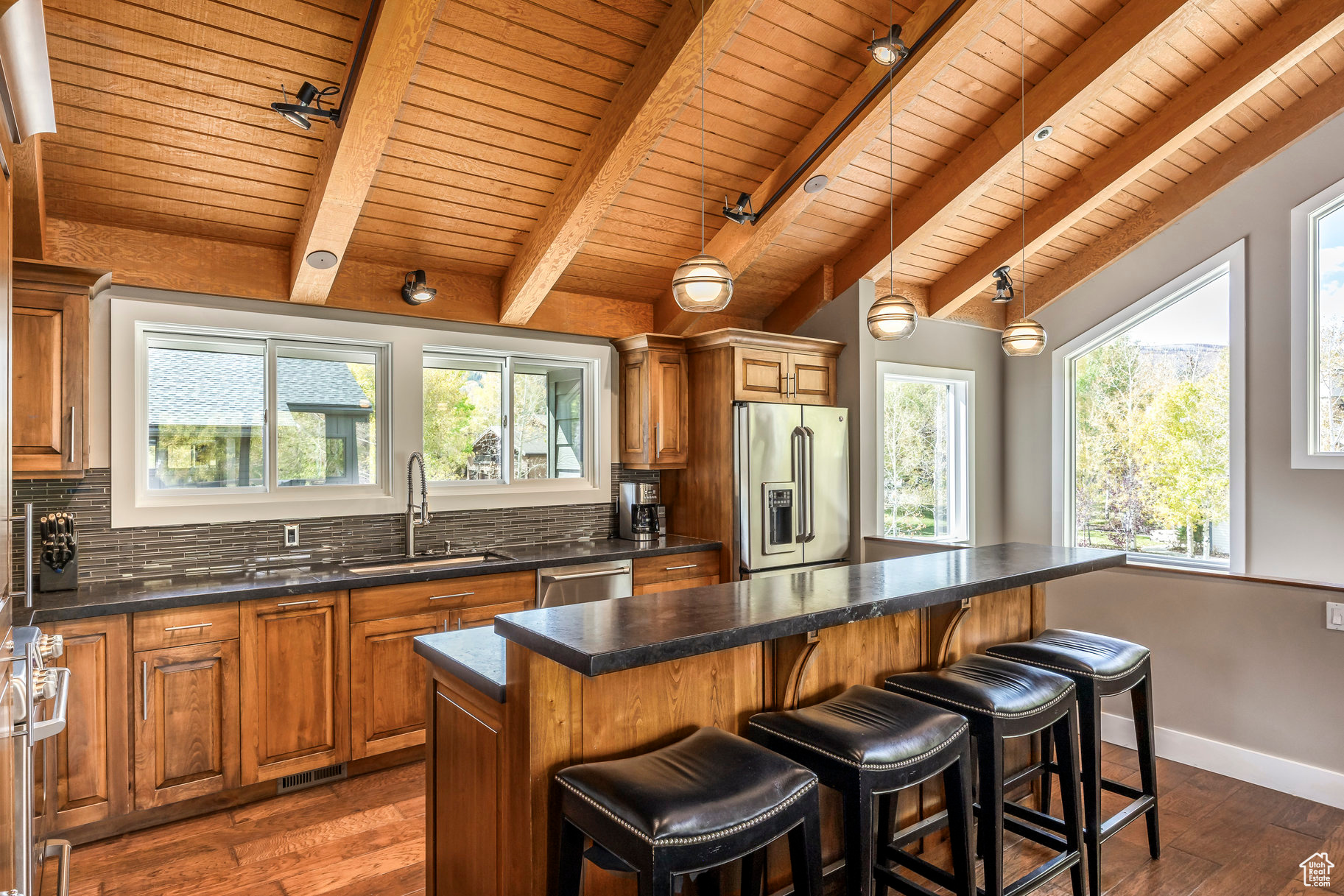 QUEEN ESTHER - Residential