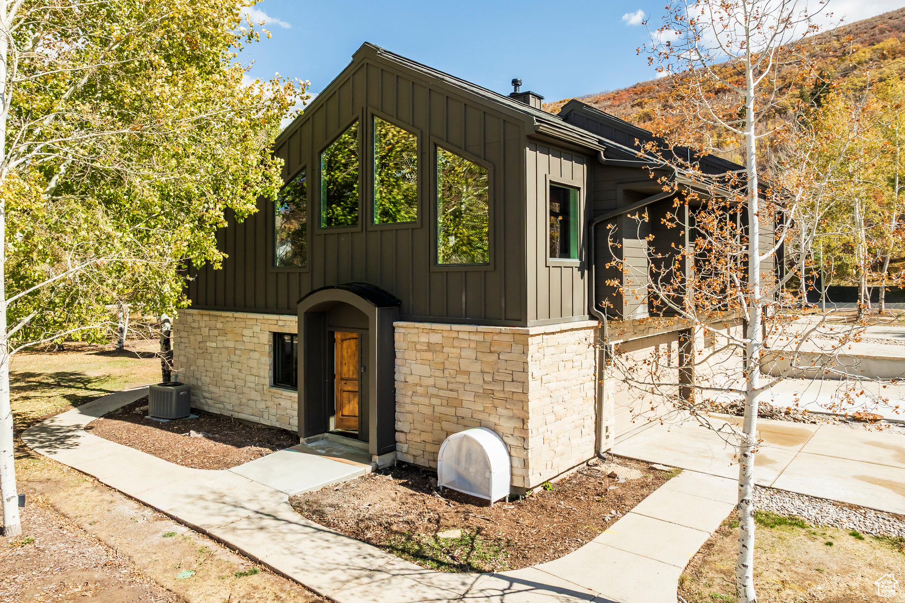 QUEEN ESTHER - Residential