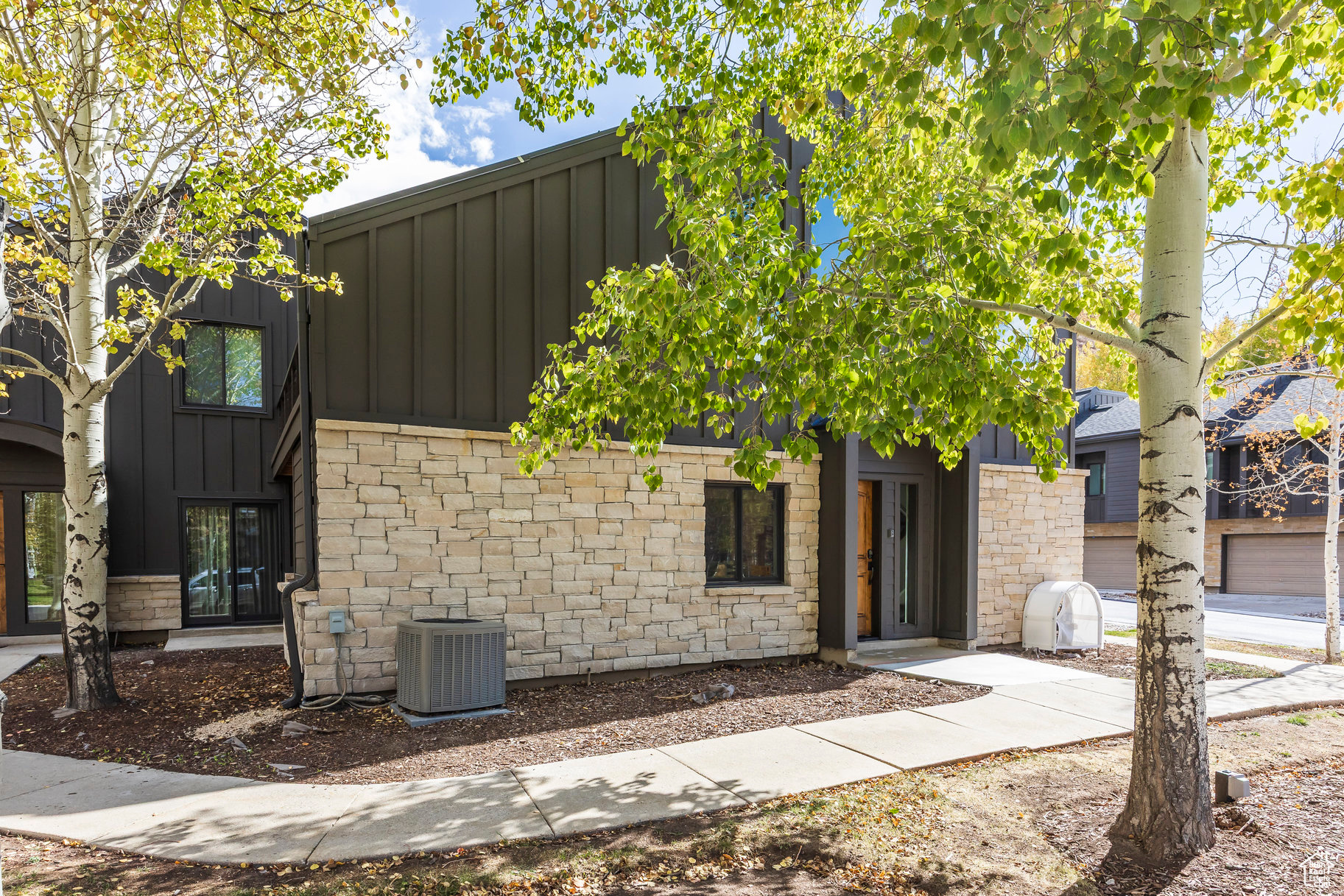 QUEEN ESTHER - Residential