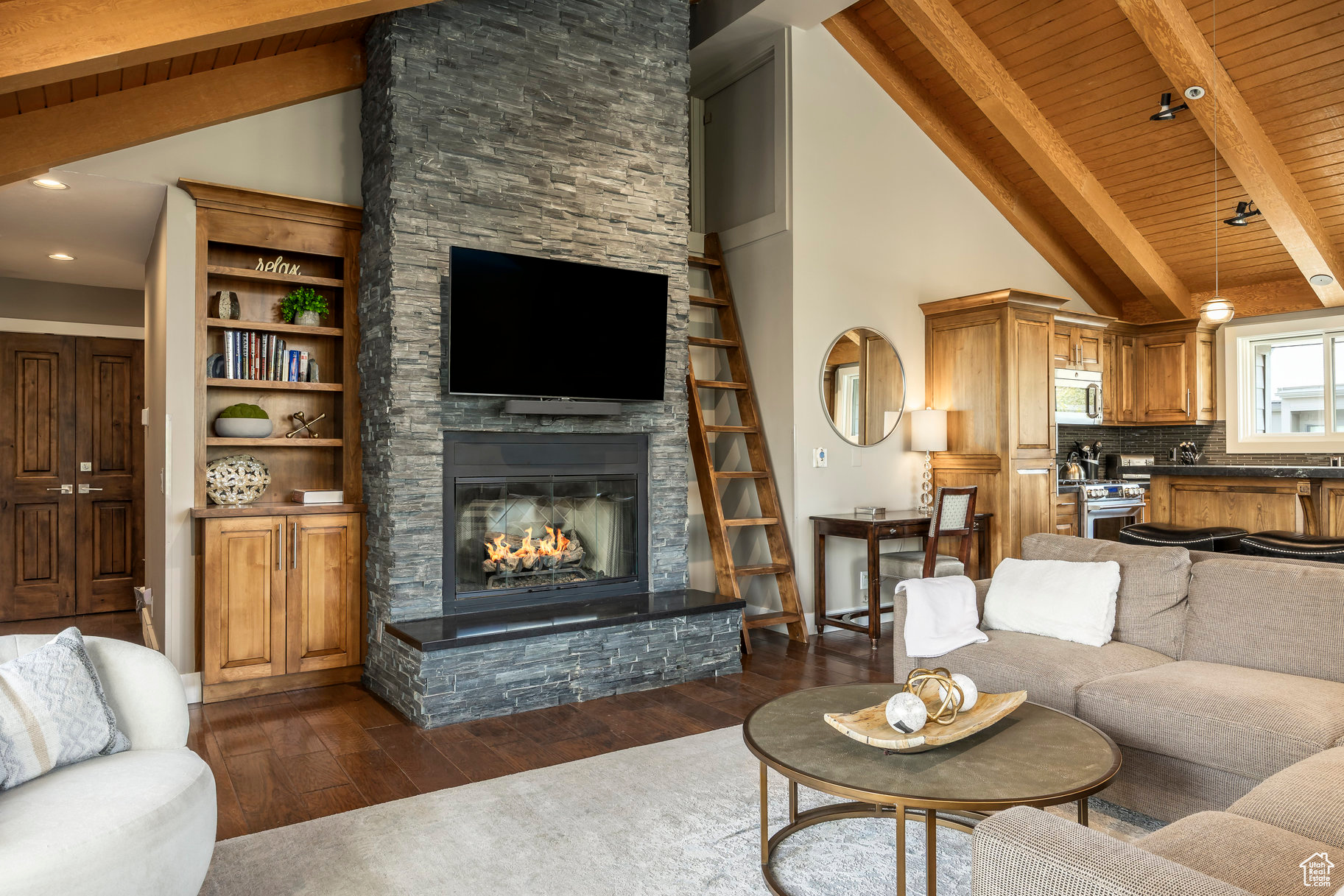 QUEEN ESTHER - Residential