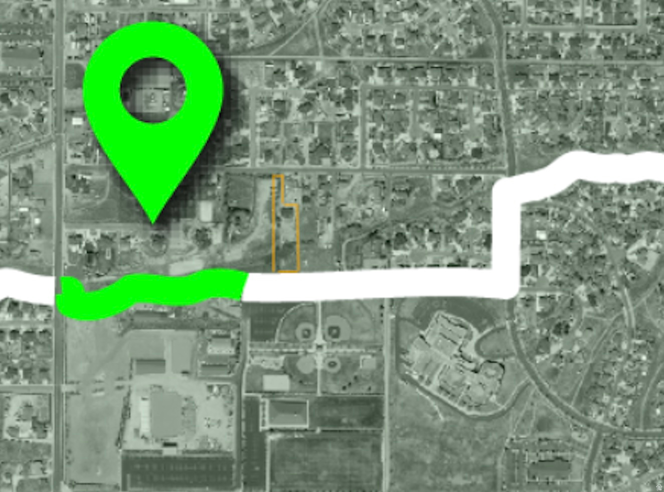 Main image without alt text