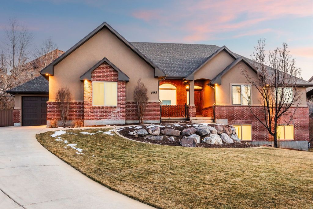 Photo of 593 S HIDDEN CIR, North Salt Lake, UT 84054 (MLS # 2136438)