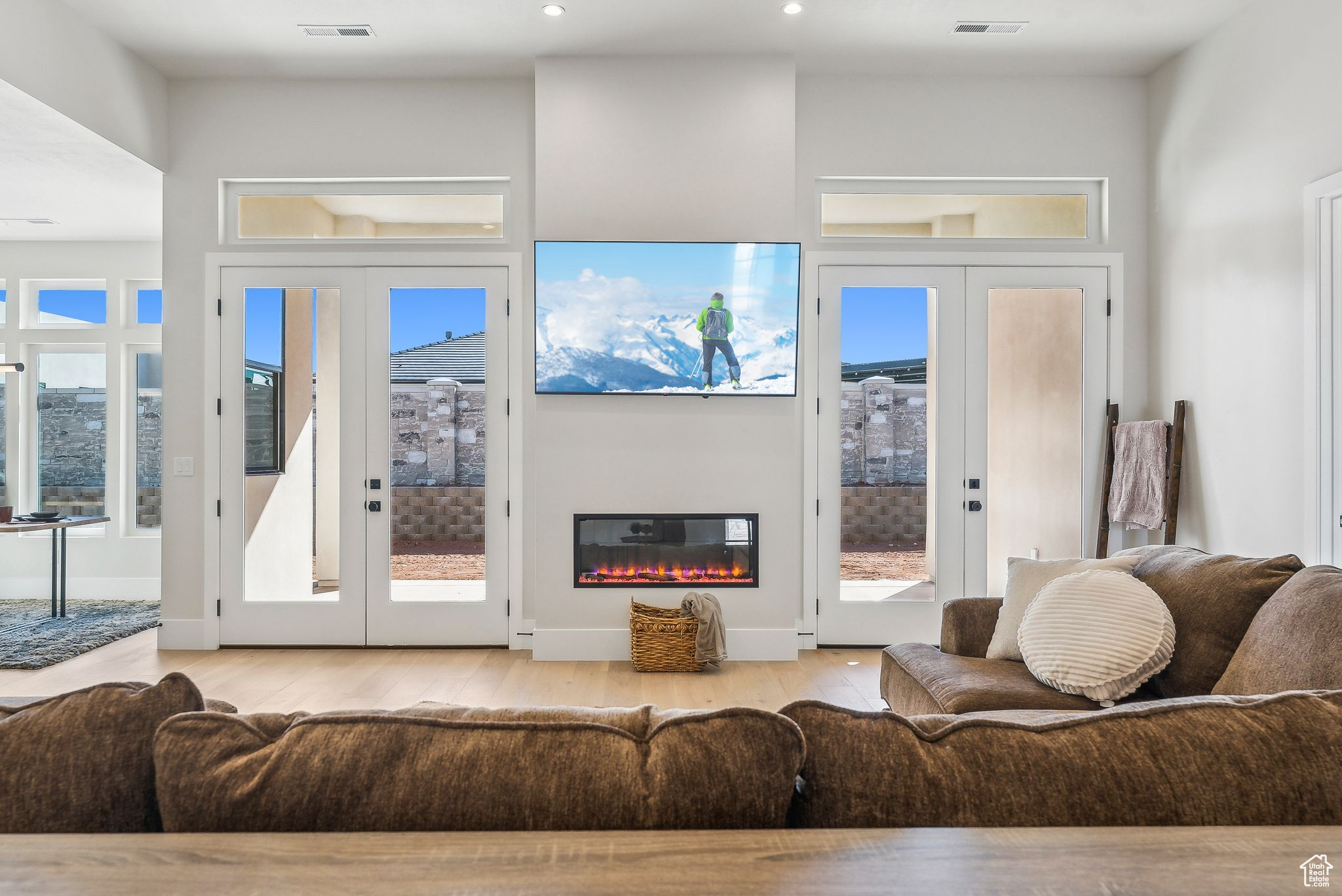 HAWKEYE POINT - Residential