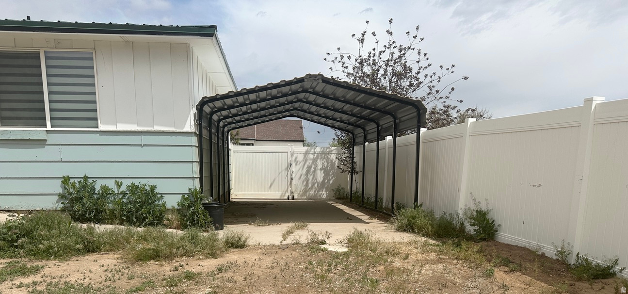 VERNAL CITY FRAC NESW - Residential