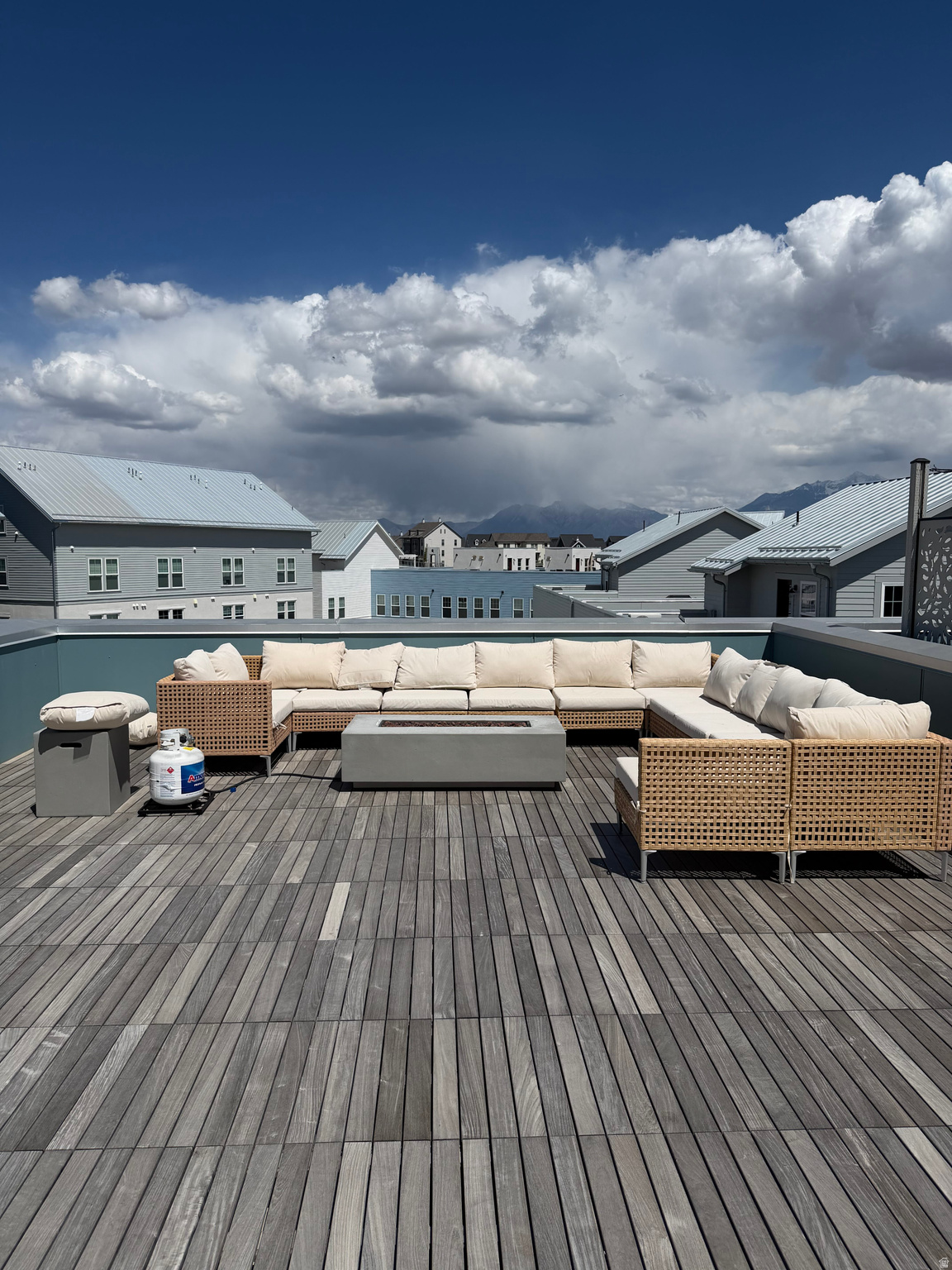MARINA DAYBREAKTW169 - Residential