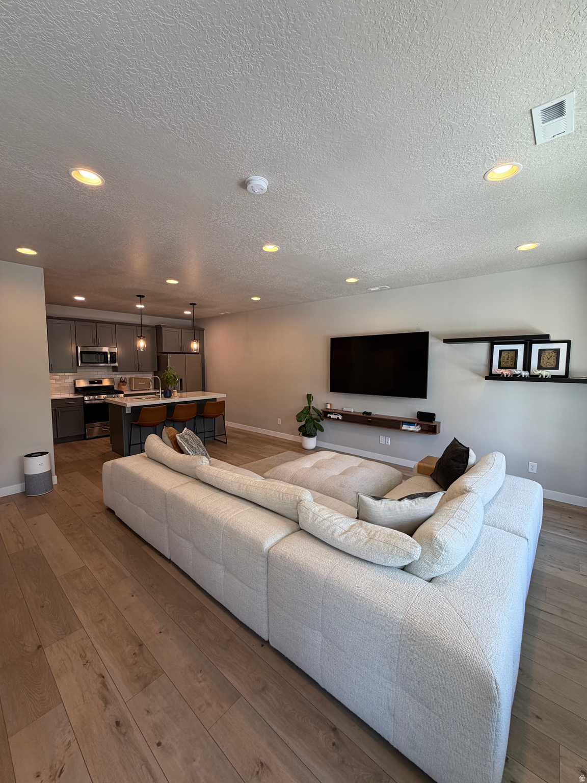 MARINA DAYBREAKTW169 - Residential