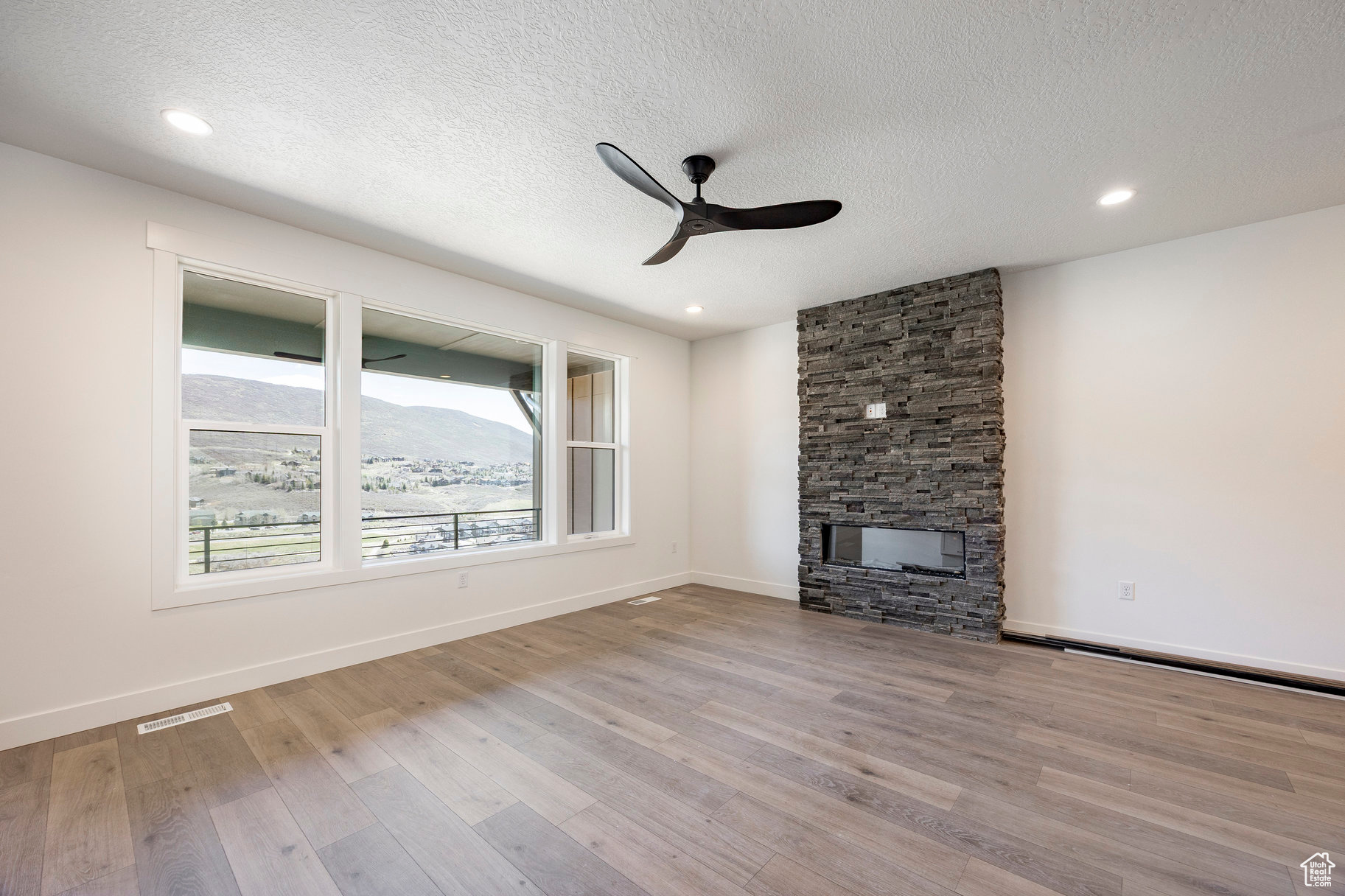 DEER SPRINGS - Residential