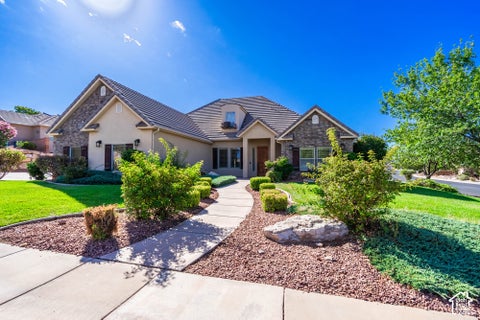 Photo of 934 E OUTLAW GULCH, Washington, UT 84780 (MLS # 2186580)