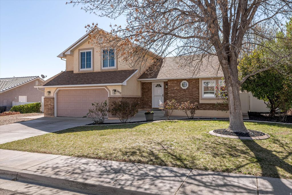 Photo of 1932 E 40 SOUTH CIR S, Saint George, UT 84790 (MLS # 2140783)