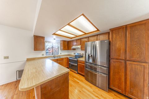 Tiny photo for 722 W 2250 N, West Bountiful, UT 84087 (MLS # 2135378)