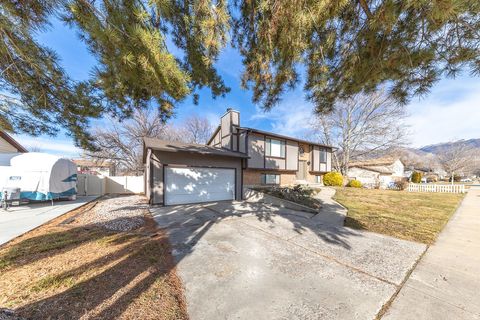 Tiny photo for 722 W 2250 N, West Bountiful, UT 84087 (MLS # 2135378)