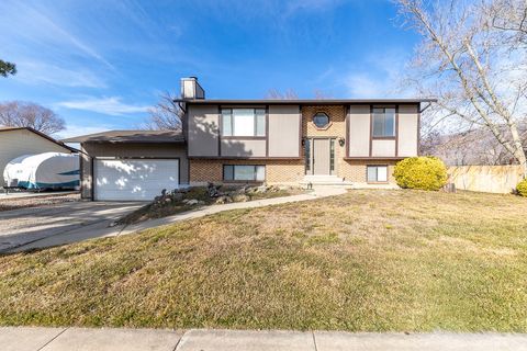 Tiny photo for 722 W 2250 N, West Bountiful, UT 84087 (MLS # 2135378)