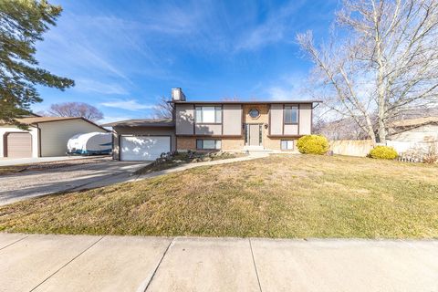 Tiny photo for 722 W 2250 N, West Bountiful, UT 84087 (MLS # 2135378)