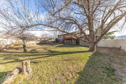 Tiny photo for 722 W 2250 N, West Bountiful, UT 84087 (MLS # 2135378)