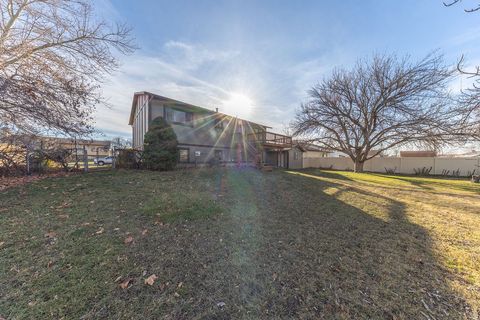 Tiny photo for 722 W 2250 N, West Bountiful, UT 84087 (MLS # 2135378)