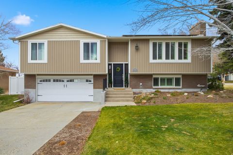 Tiny photo for 3533 E COUNTRY MANOR RD, Cottonwood Heights, UT 84121 (MLS # 2128620)