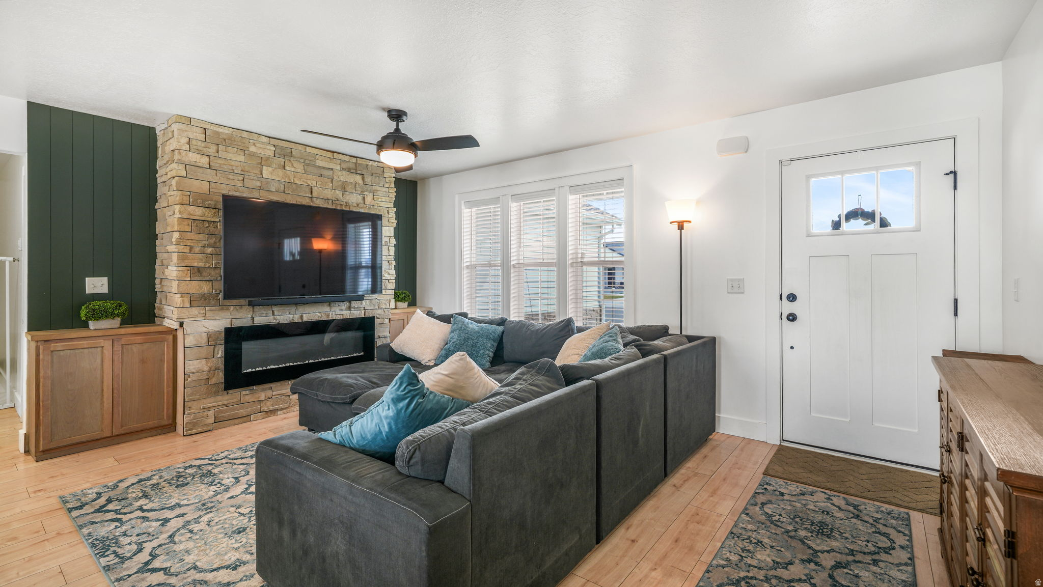 MOUNTAIN VIEW ESTATE - Residential