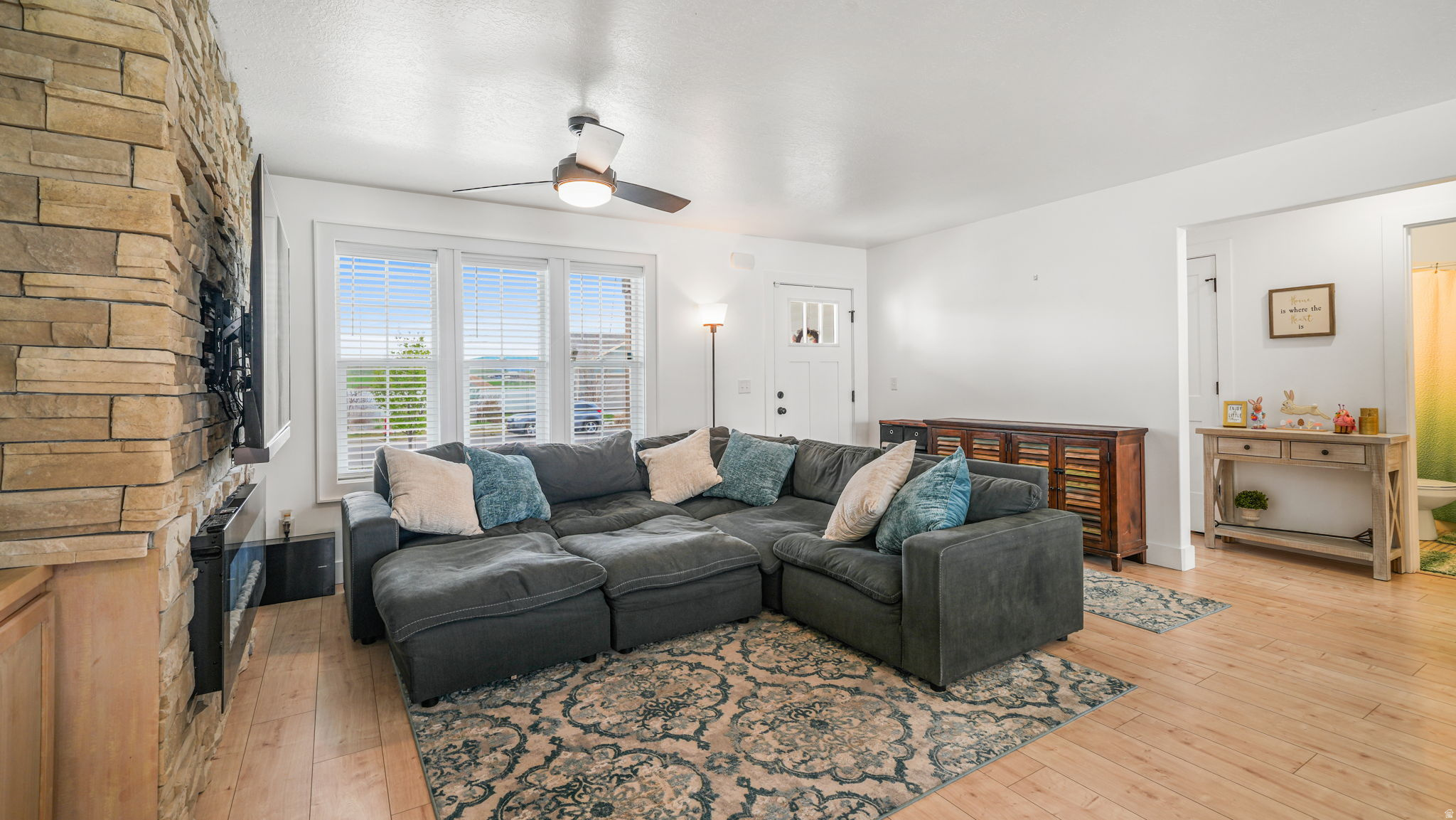 MOUNTAIN VIEW ESTATE - Residential