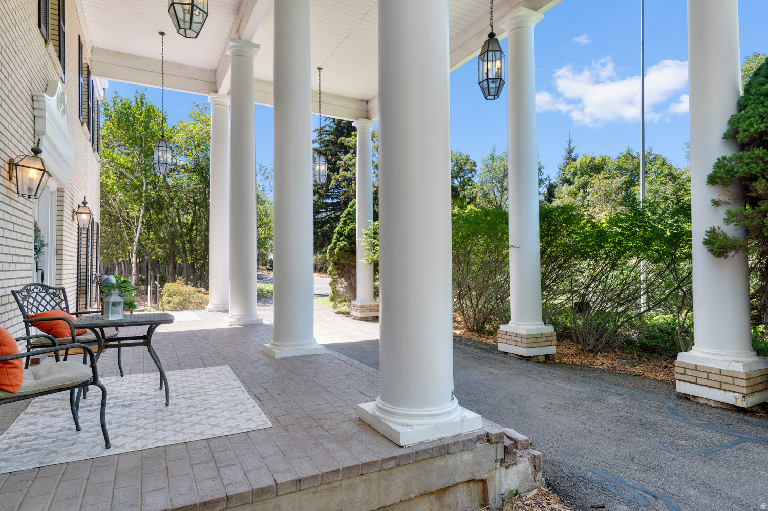 WOODLAND HILLS - Residential