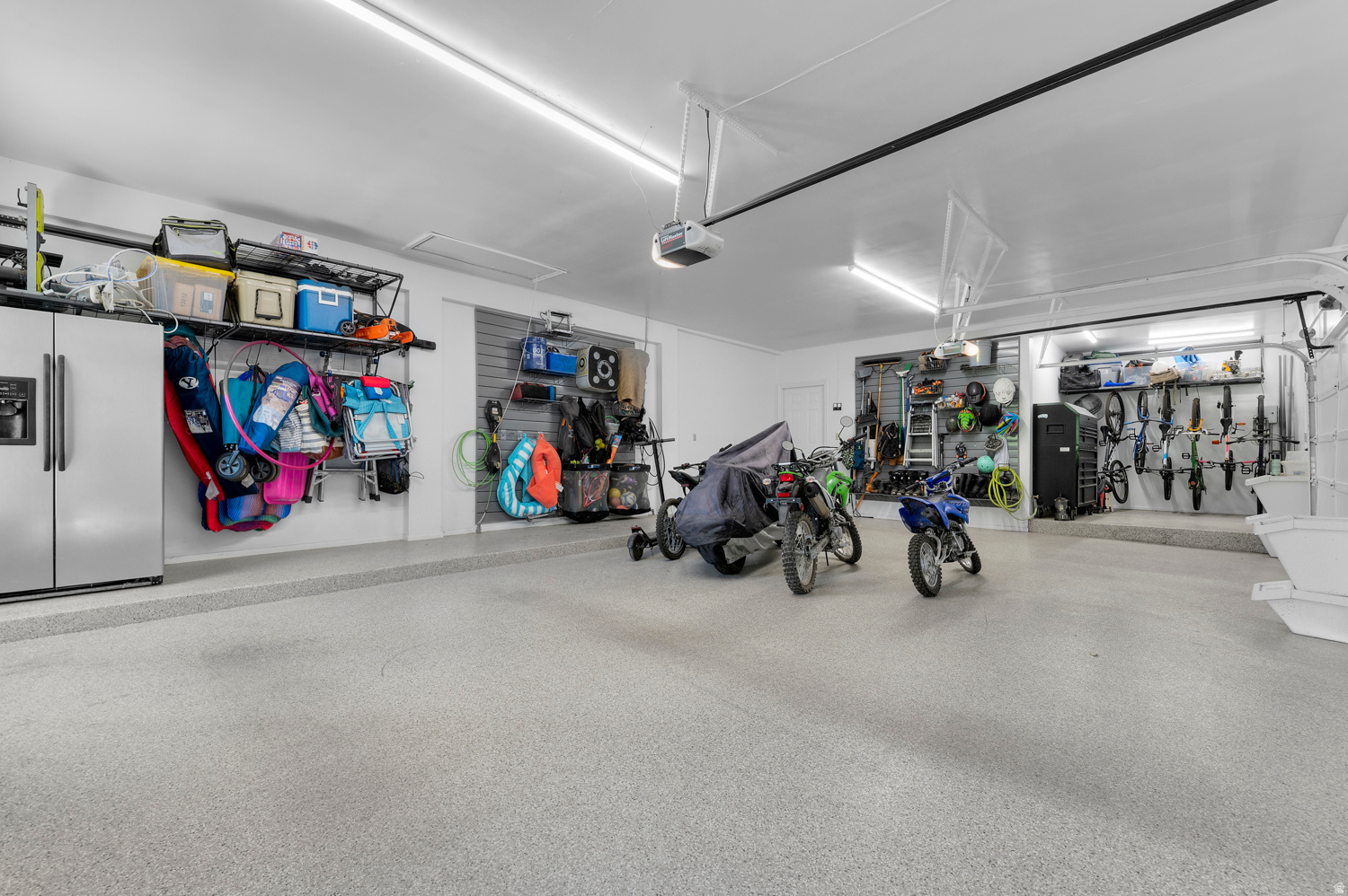 WOODLAND HILLS - Residential