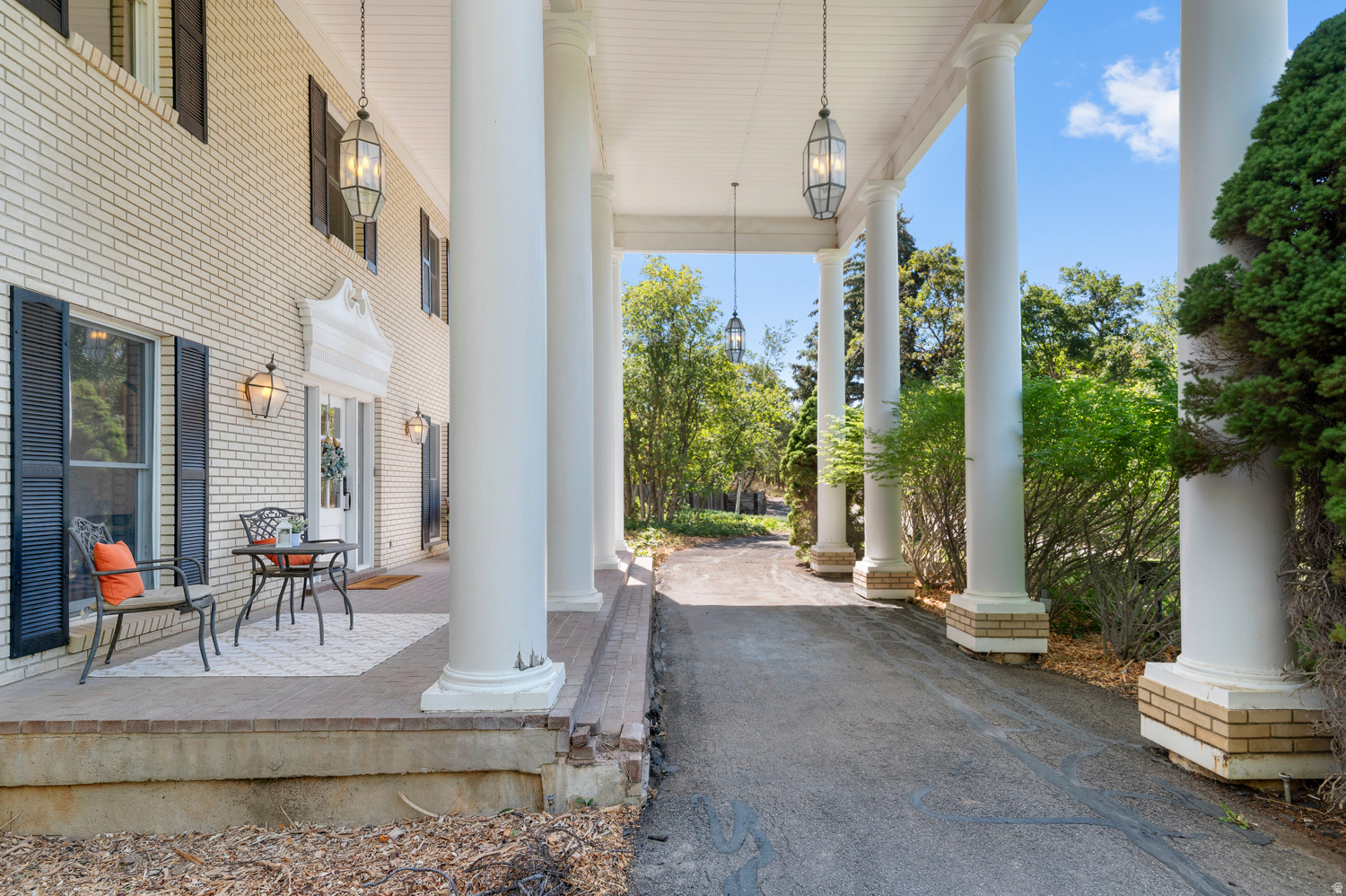 WOODLAND HILLS - Residential