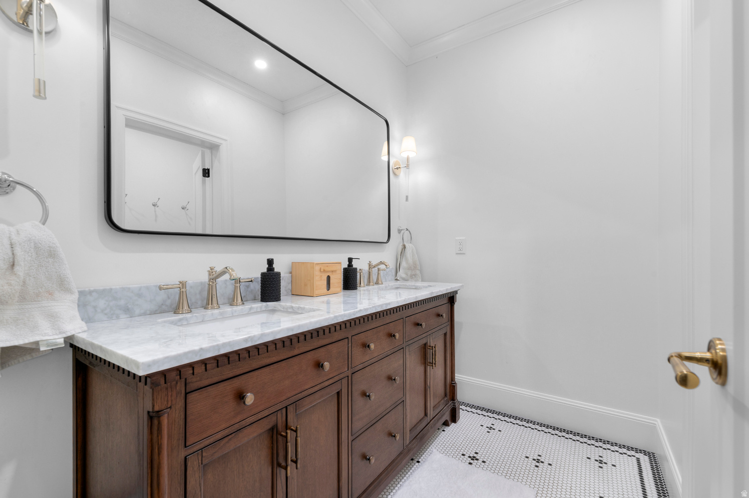 WOODLAND HILLS - Residential