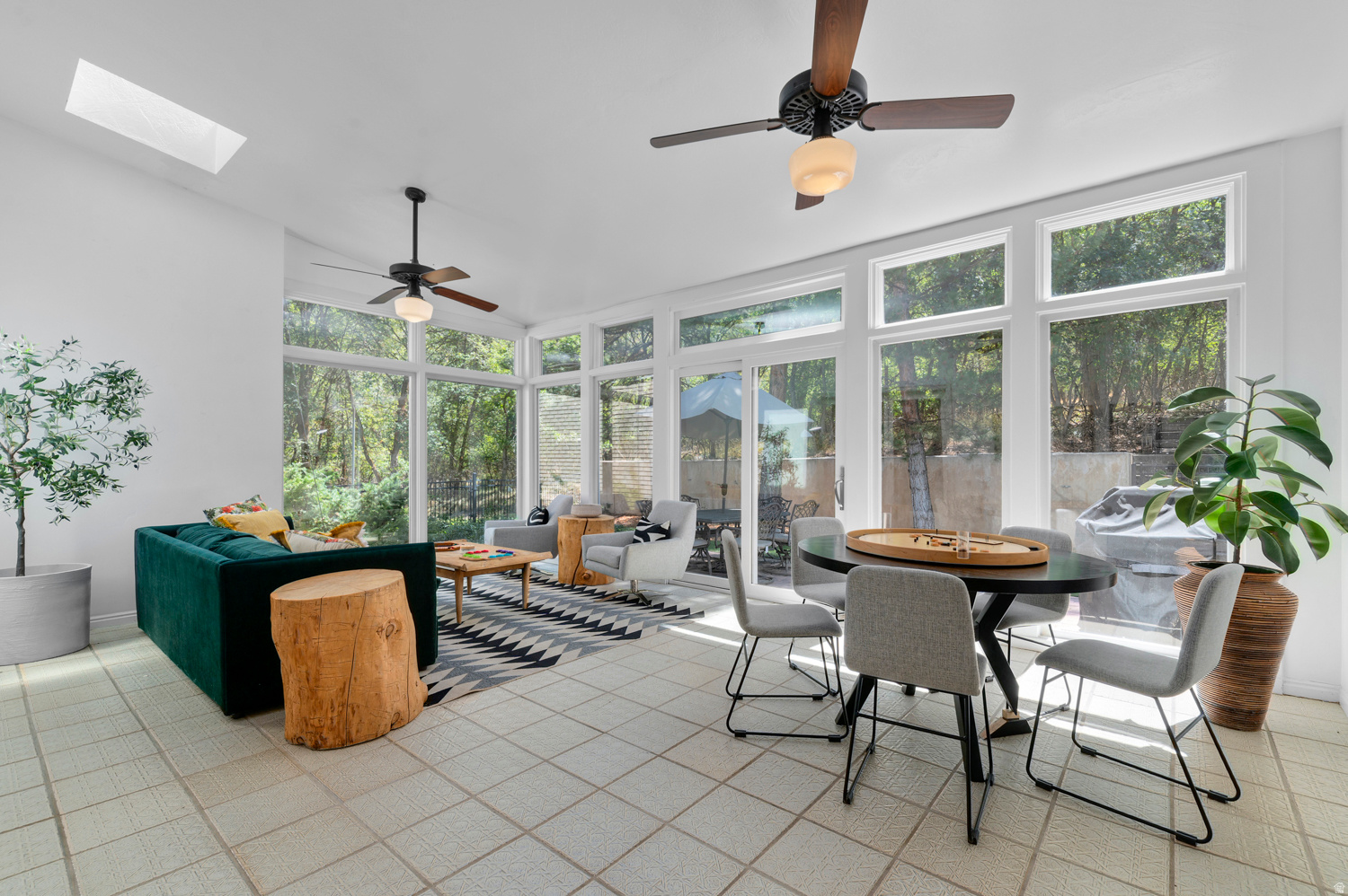 WOODLAND HILLS - Residential