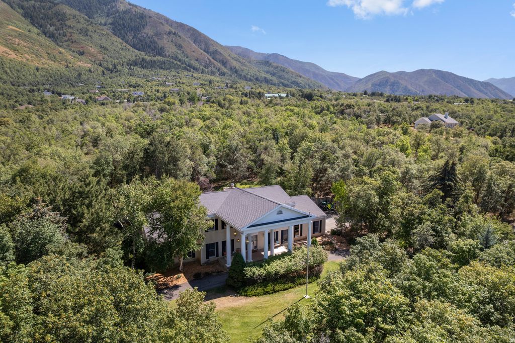 Photo of 35 E LAKE VIEW WAY, Woodland Hills, UT 84653 (MLS # 2128092)