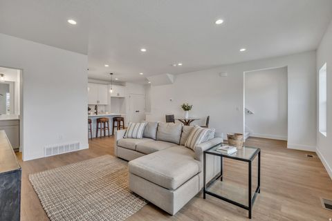 Tiny photo for 350 E 7635 S, Sandy, UT 84047 (MLS # 2154223)