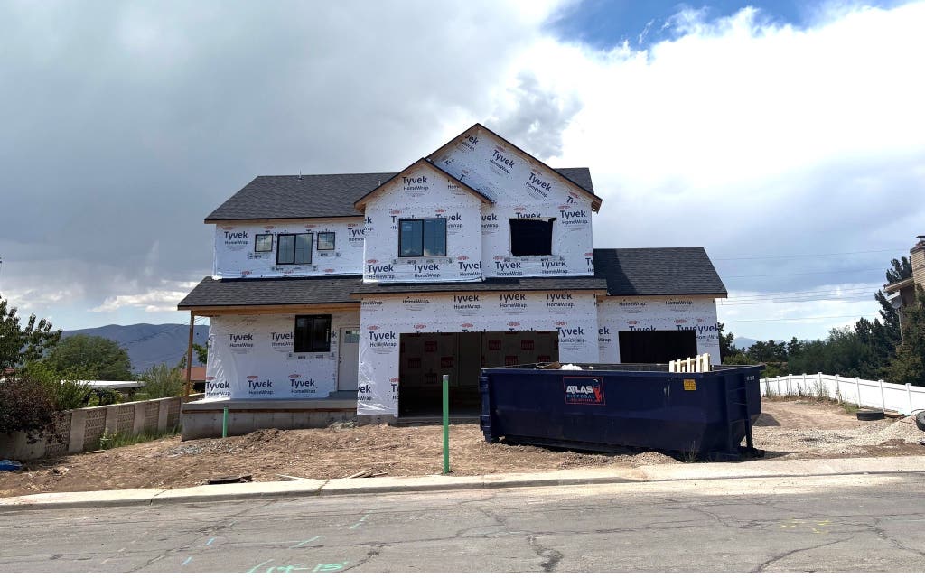 Photo of 1676 S LAKEWOOD DR W, Orem, UT 84058 (MLS # 2170821)