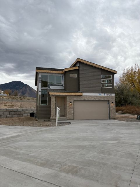 Photo of 412 E LUNA CIR #62, Salem, UT 84653 (MLS # 2096029)