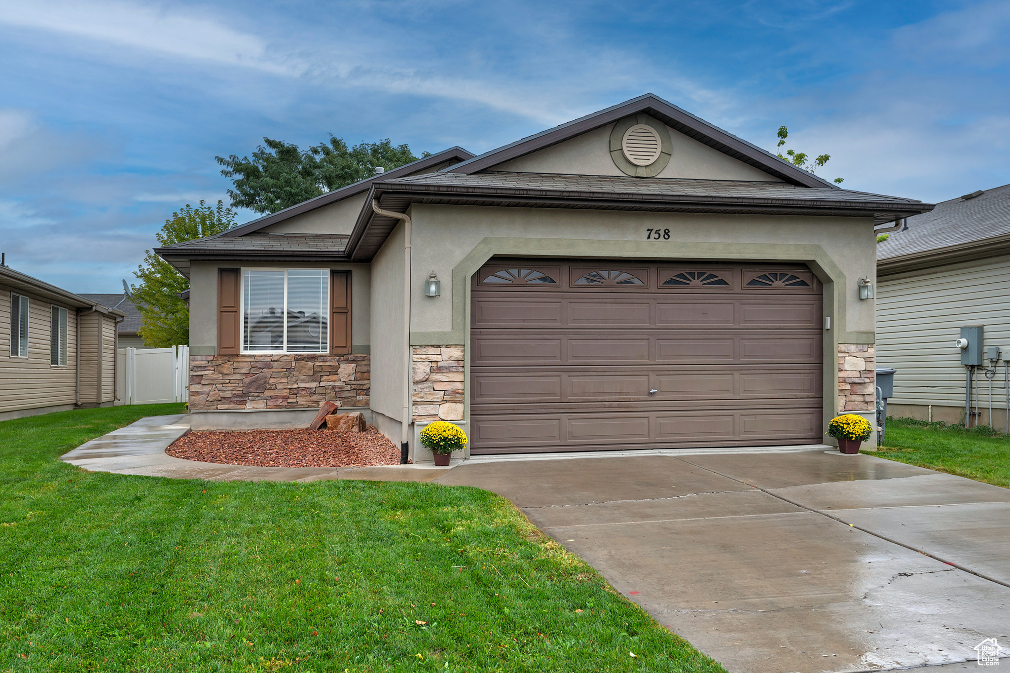 758 N BRADFORD DR
