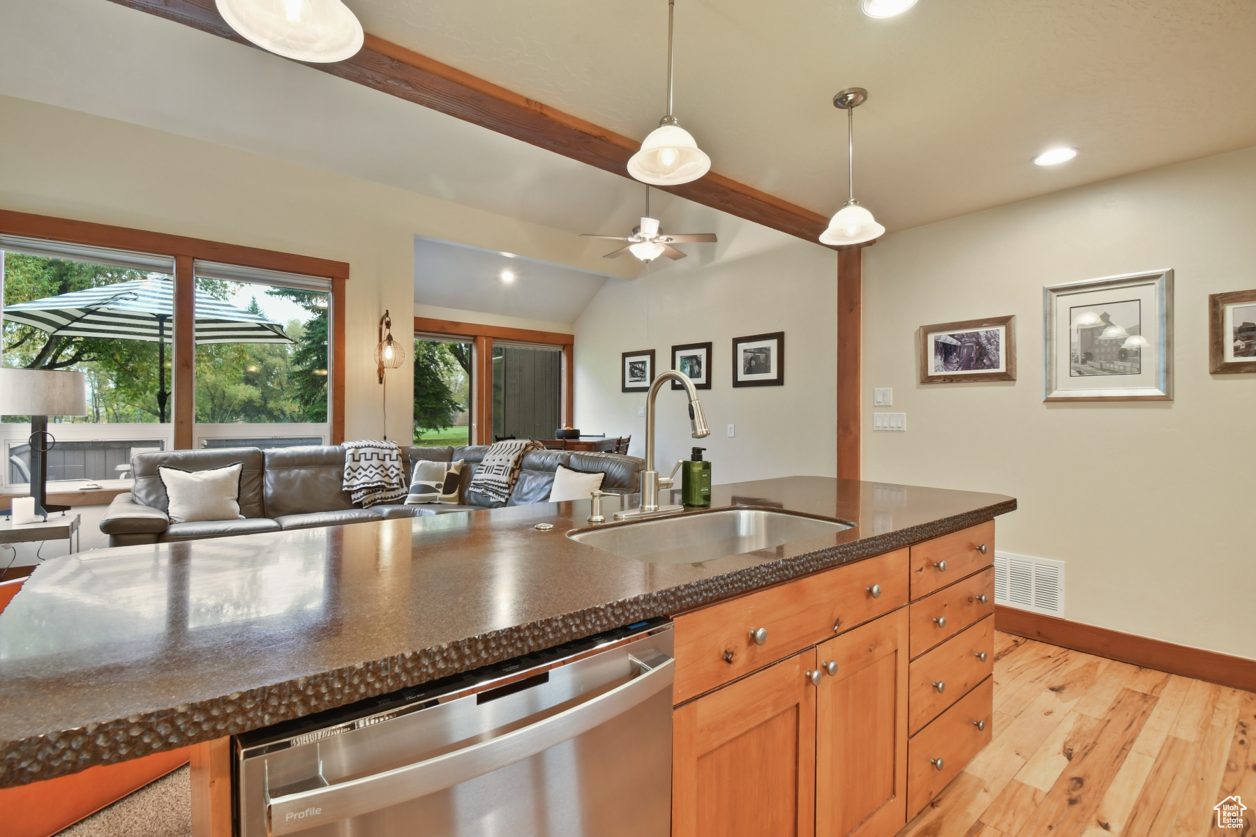 Park City, Utah 84060, United States, 3 Bedrooms Bedrooms, ,3 BathroomsBathrooms,Residential,Pending,38028