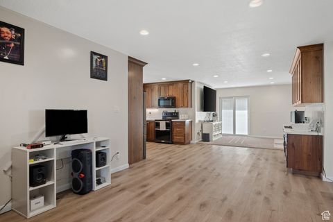 Tiny photo for 434 N 1400 E, Mapleton, UT 84664 (MLS # 2105899)