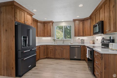 Tiny photo for 434 N 1400 E, Mapleton, UT 84664 (MLS # 2105899)
