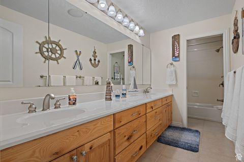 Tiny photo for 434 N 1400 E, Mapleton, UT 84664 (MLS # 2105899)