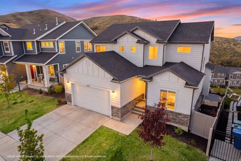 Photo of 2137 W NORTHRIDGE DR, Lehi, UT 84048 (MLS # 2155634)