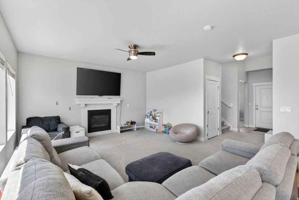 Photo of 2137 W NORTHRIDGE DR, Lehi, UT 84048 (MLS # 2155634)