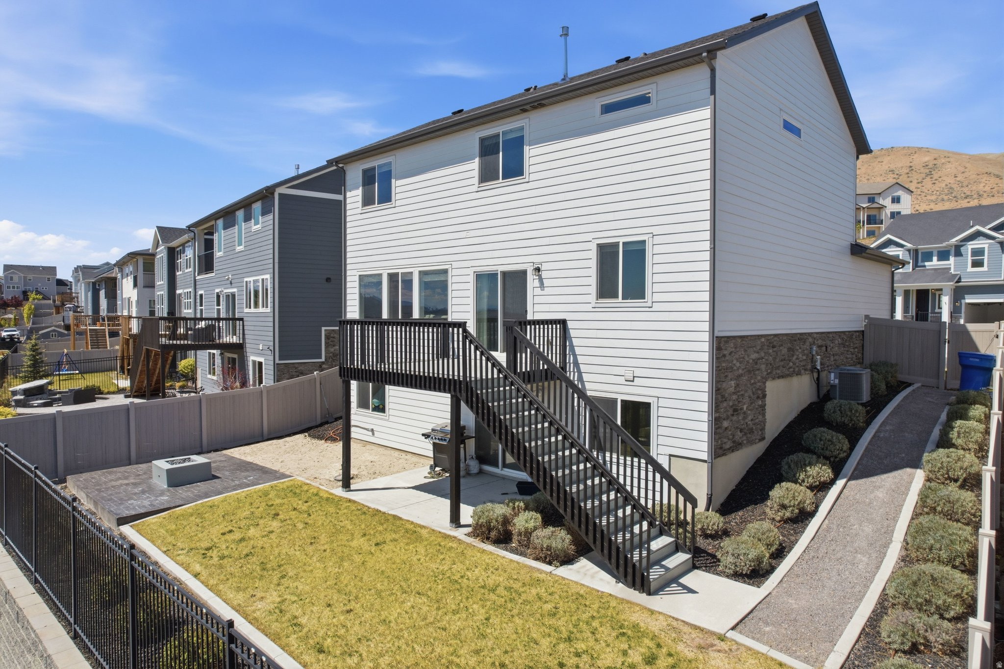 RIDGE - Residential