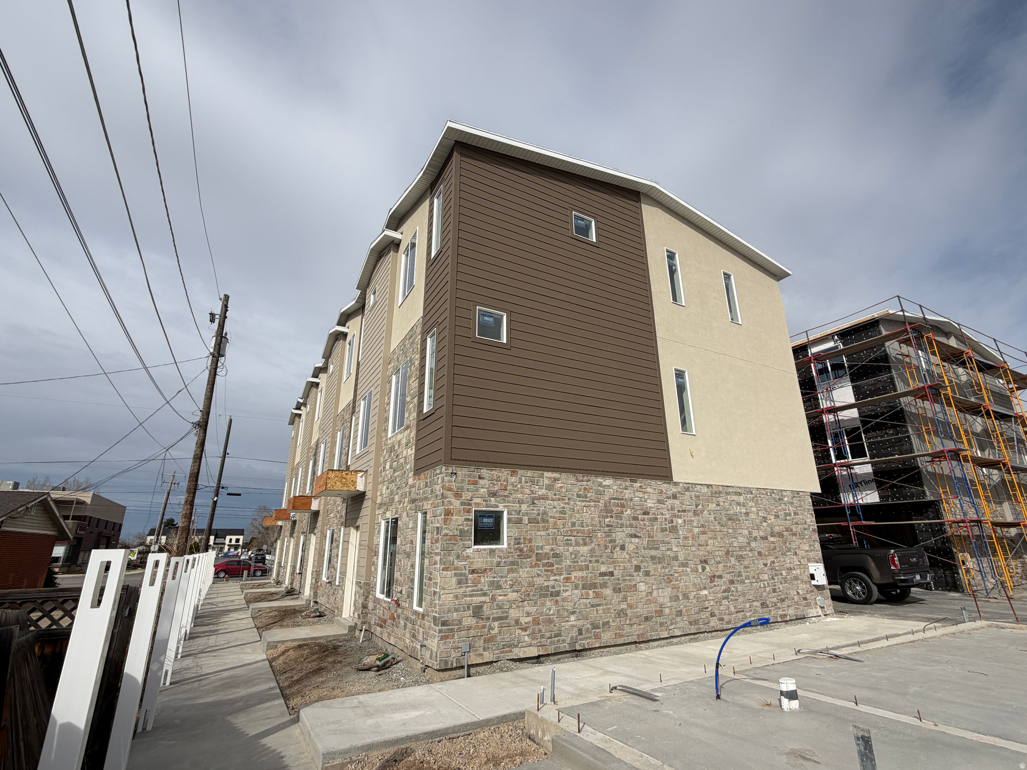 LATITUDE 40 - Residential