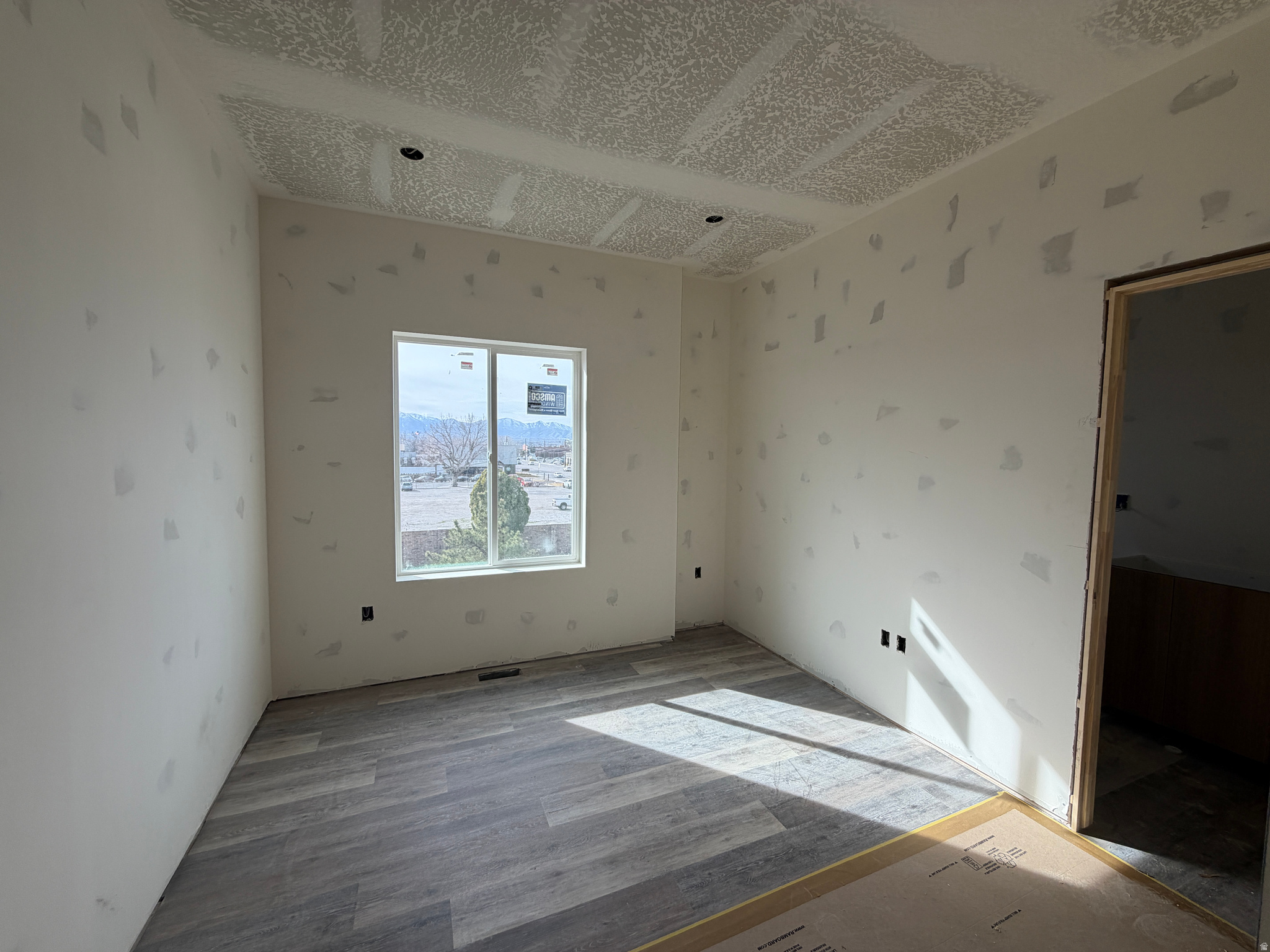 LATITUDE 40 - Residential