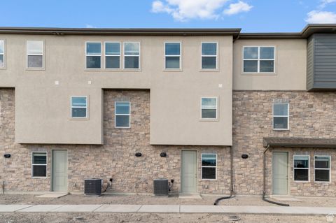 Photo of 558 N BUFFALO GRASS LN, Lindon, UT 84042 (MLS # 2099591)