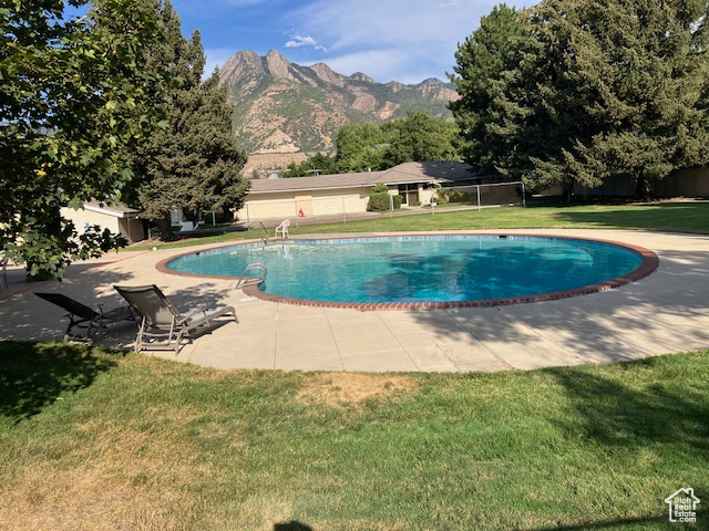 THE COTTONWOODS - Residential