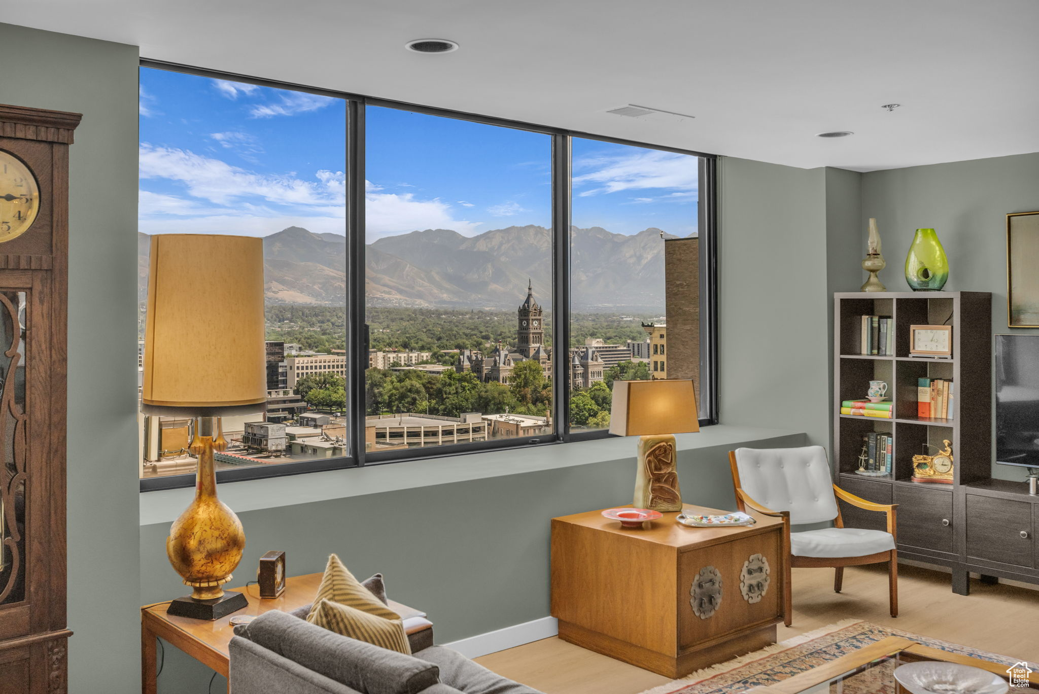 AMERICAN TOWERS - Residential