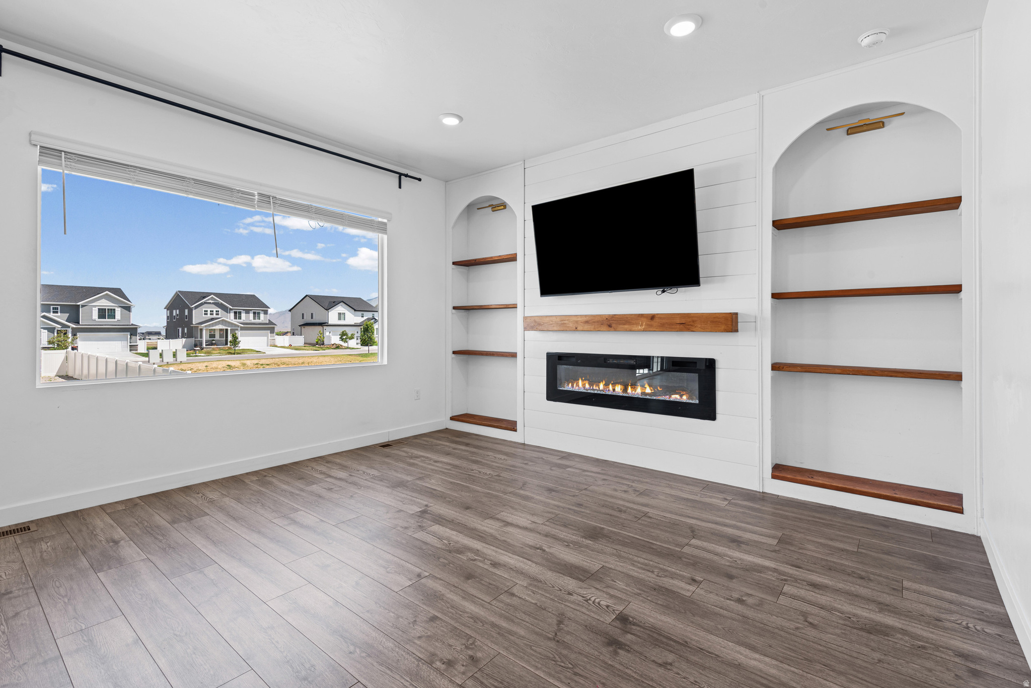 LEXINGTON GREENS - Residential