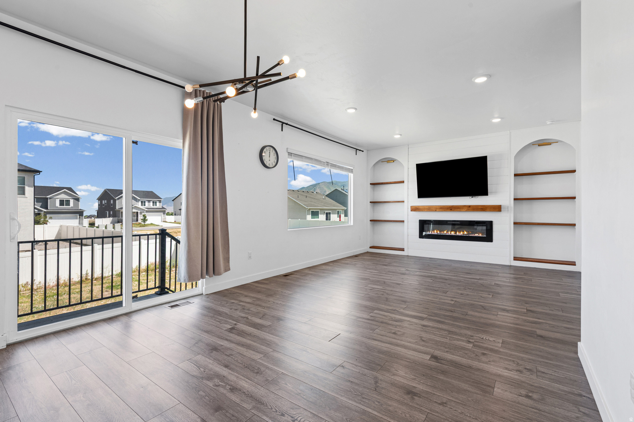 LEXINGTON GREENS - Residential